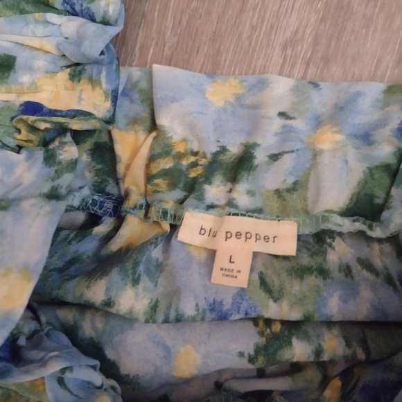 Floral Blu Pepper Blouse - Picture 3 of 4